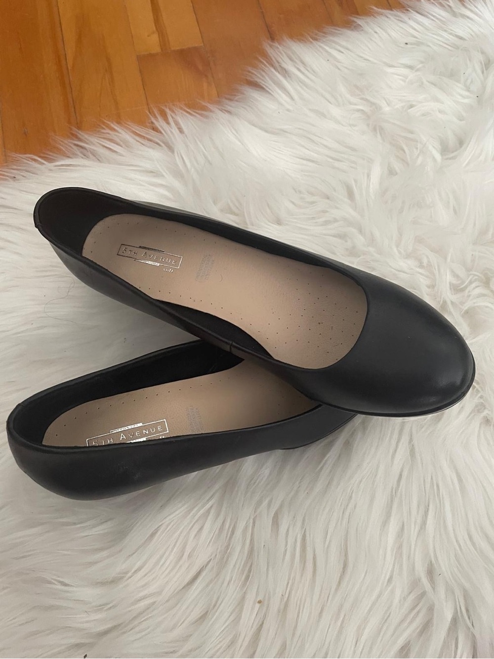 5th Avenue Black Round-Toe Heels Flats Leather